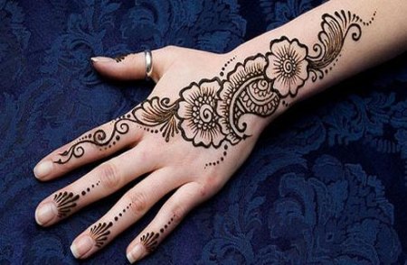 تصميمات رائعة لنقش الحناء لعروس