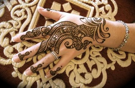 تصميمات رائعة لنقش الحناء لعروس