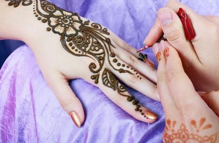 تصميمات رائعة لنقش الحناء لعروس