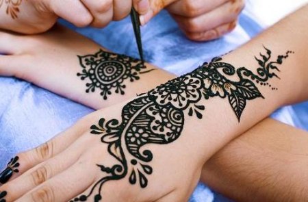 تصميمات رائعة لنقش الحناء لعروس