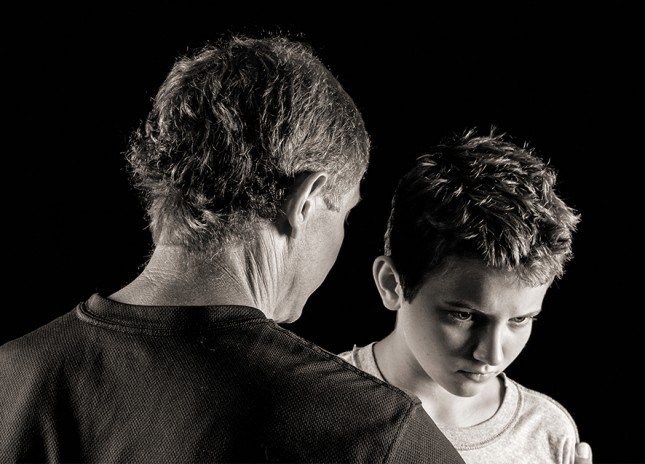 كيف تتعاملين مع المراهق سريع الانفعال والغضب؟ كيف تتعاملين مع المراهق سريع الانفعال والغضب؟