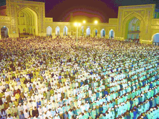 صلاة التراويح مختلف أنحاء العالم 809271603.jpg